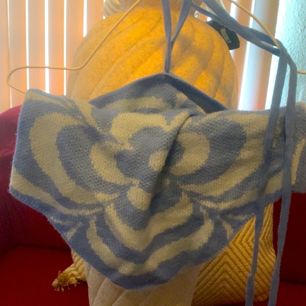 3D flower.  Tye neck. Blue&baby blue.
